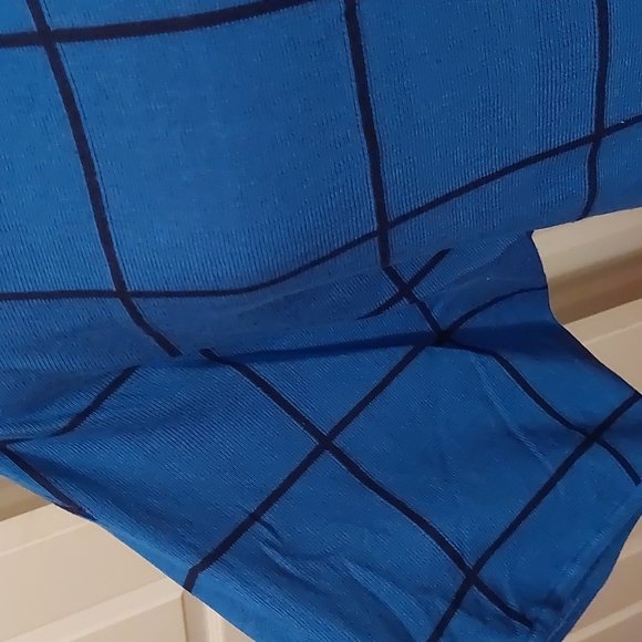 short sleeve light weight sweater.*necklace not included * - Picture 3 of 4